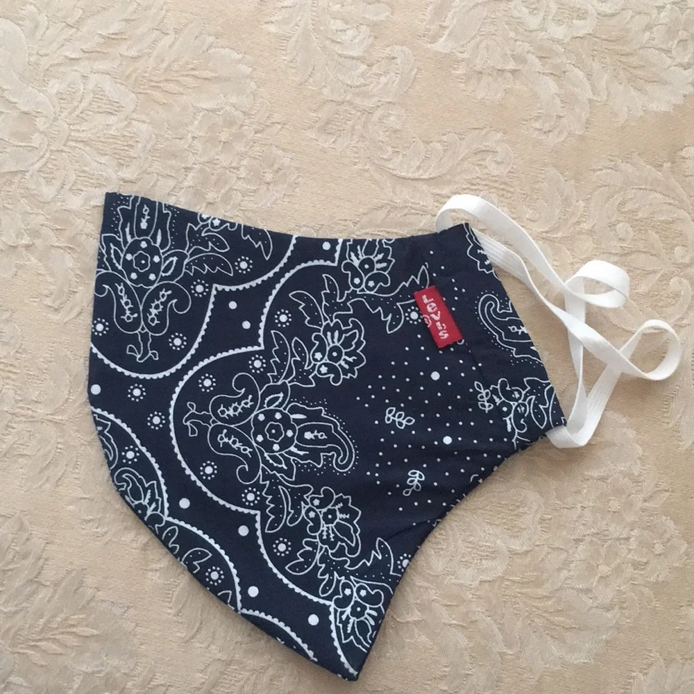NEW Levi's Reusable Reversible Printed Face mask